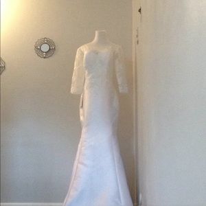 Brand new wedding gown